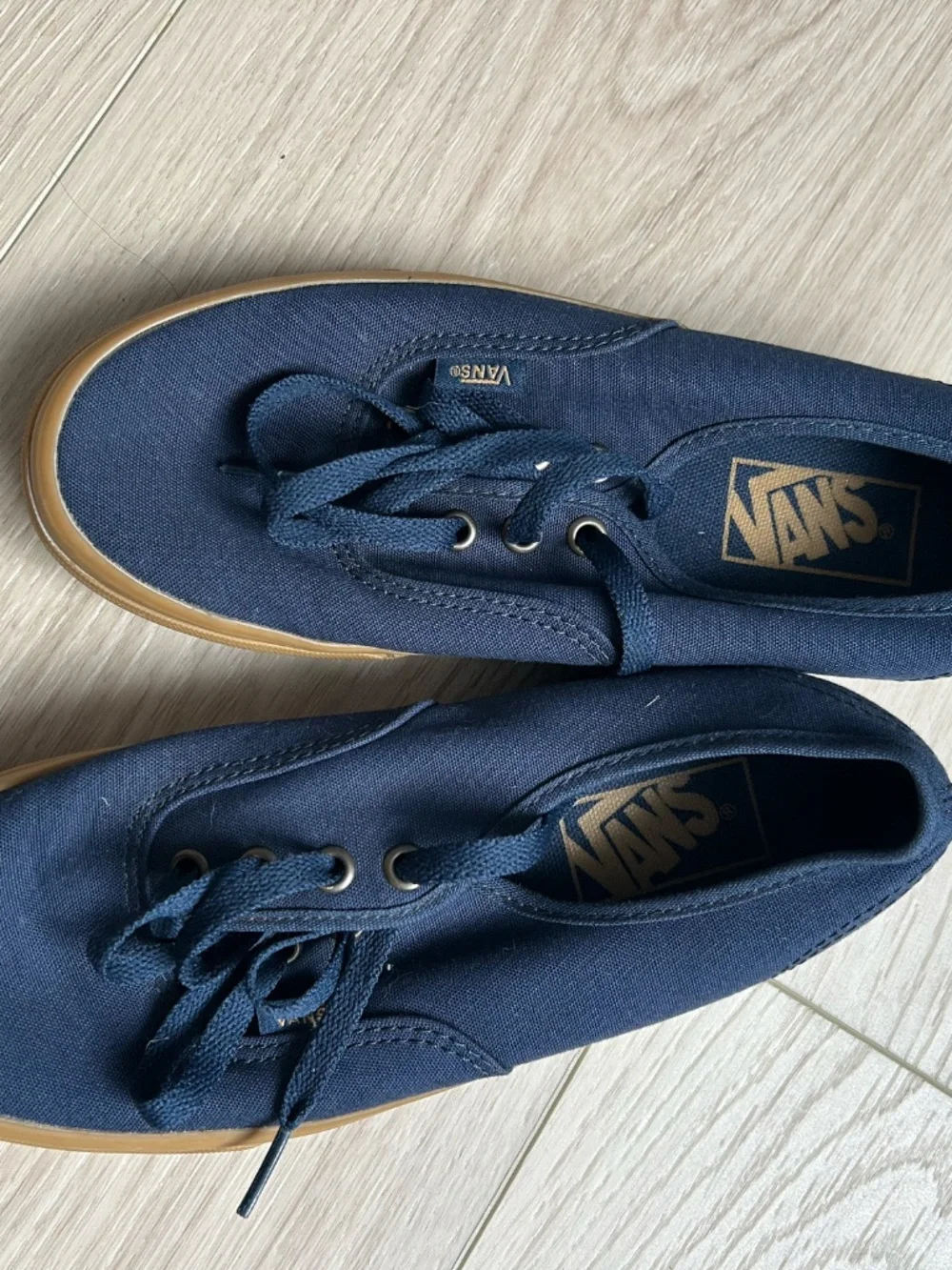 Vans - Picture 3 of 3